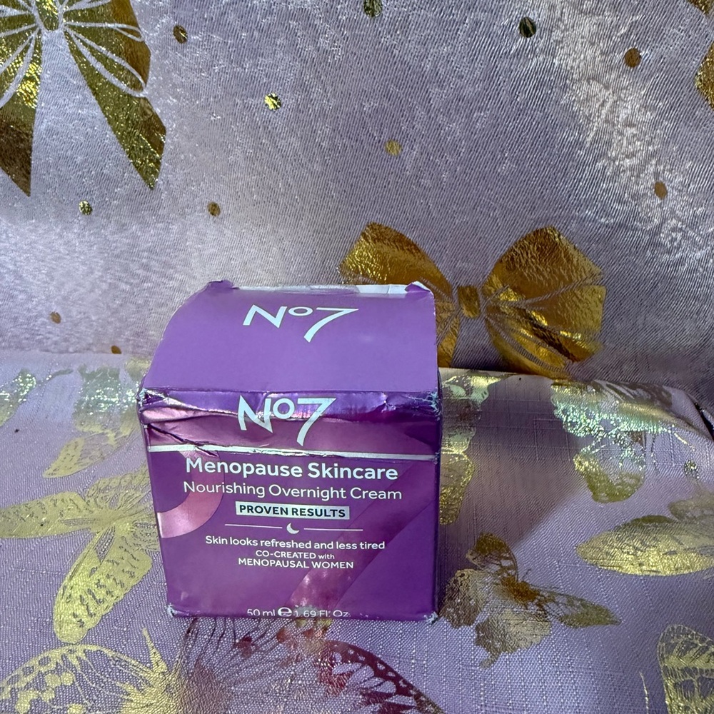 Menopause Skincare Nourishing Overnight Cream - Purple